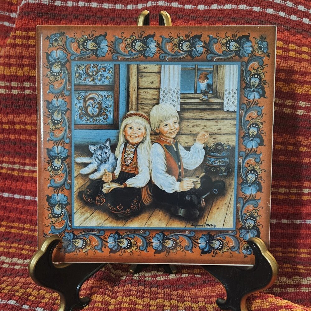 Risengrynsgrøt Children (Rice Pudding Kids) & Nisse Suzanne Toftey Tile